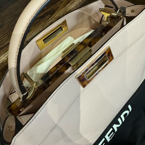 Fendi Medium Peekaboo - Picture 4 of 5